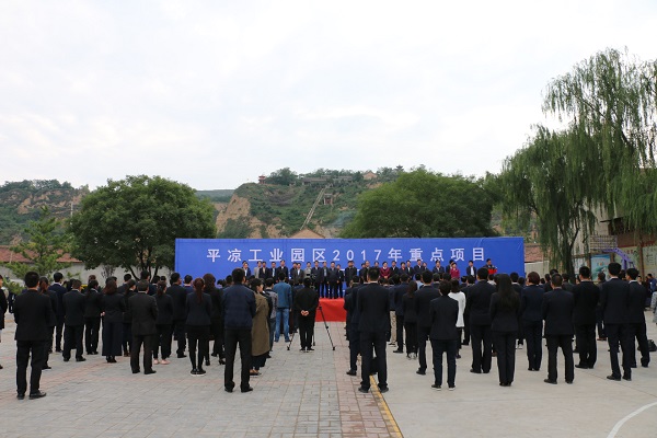 3.JPG 市委副书记、市长王奋彦带队观摩督查公司项目建设工作(图3)