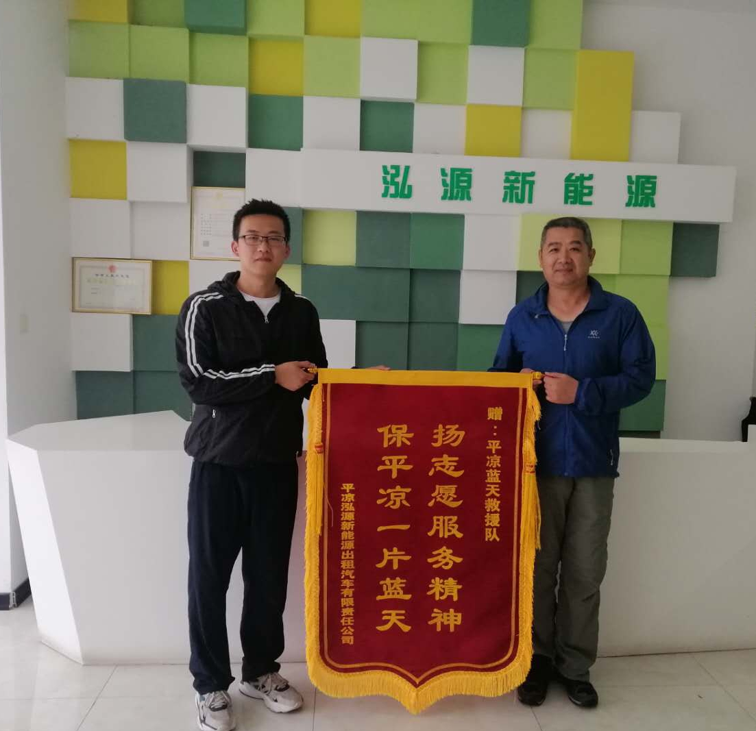 蓝天救援队走进泓源新能源出租汽车公司开展应急救护培训活动(图3) 蓝天救援队走进泓源新能源出租汽车公司开展应急救护培训活动(图3)