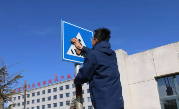 文明创建我先行 ——bevictor伟德团委开展环境卫生整治志愿活动(图3)