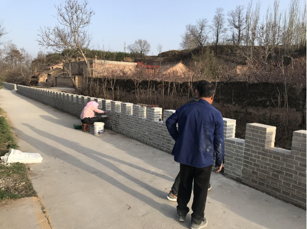 文明创建我先行——bevictor伟德积极提升包抓共建村社人居环境(图2)