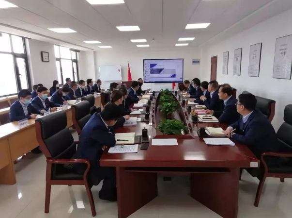 bevictor伟德召开党委理论中心组集体学习会议(图2)