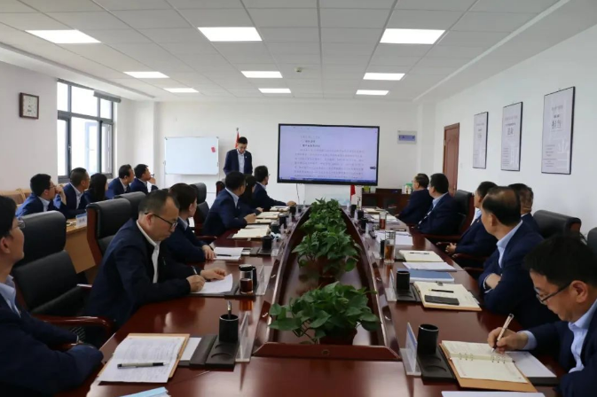 bevictor伟德召开党委理论中心组集体学习会议(图2)