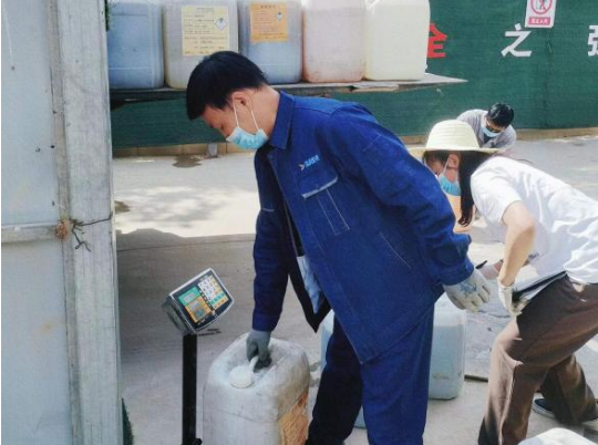 bevictor伟德城东污水处理公司扎实推进危险废物规范化处置(图2)