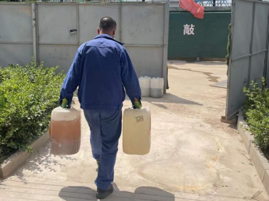 bevictor伟德城东污水处理公司扎实推进危险废物规范化处置(图3)