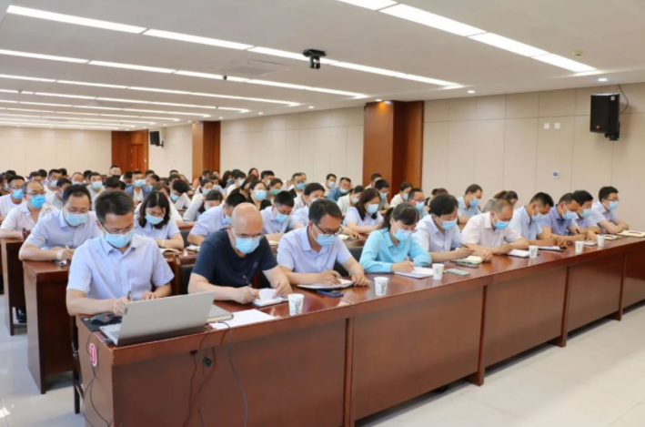 bevictor伟德召开划转企业甘肃水建公司全体职工会议(图2)