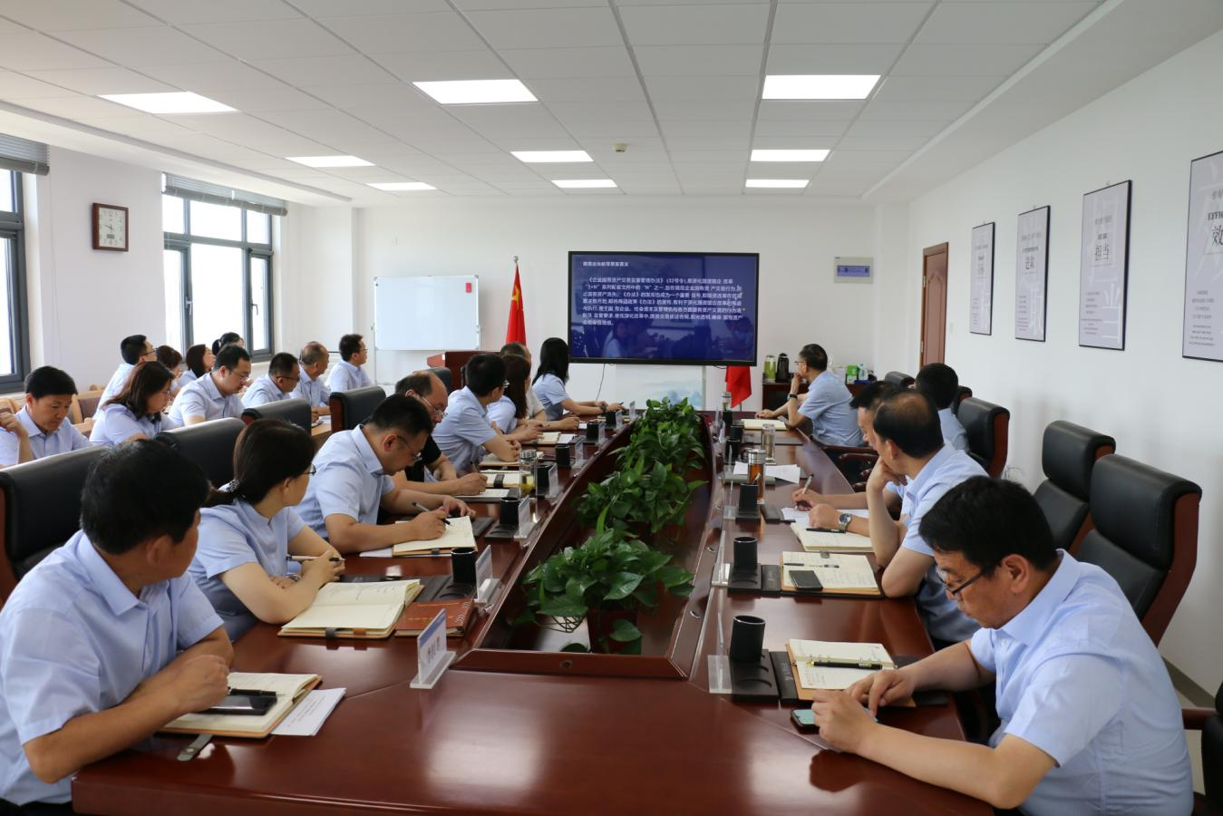 bevictor伟德召开党委理论中心组集体学习研讨会议(图2)