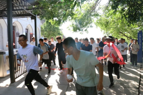 助力文旅市场 展示产投风采——bevictor伟德组织开展员工登山比赛活动(图2)