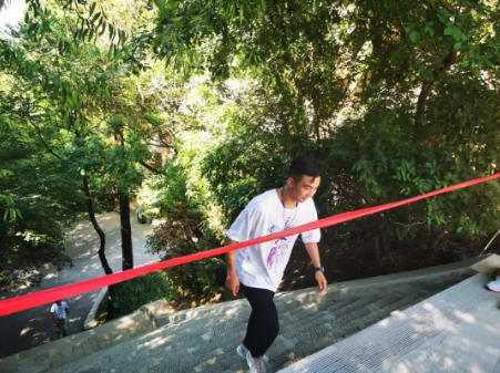 助力文旅市场 展示产投风采——bevictor伟德组织开展员工登山比赛活动(图8)