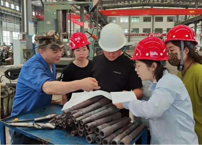 bevictor伟德百名员工下一线真磨砺练本领(图1)