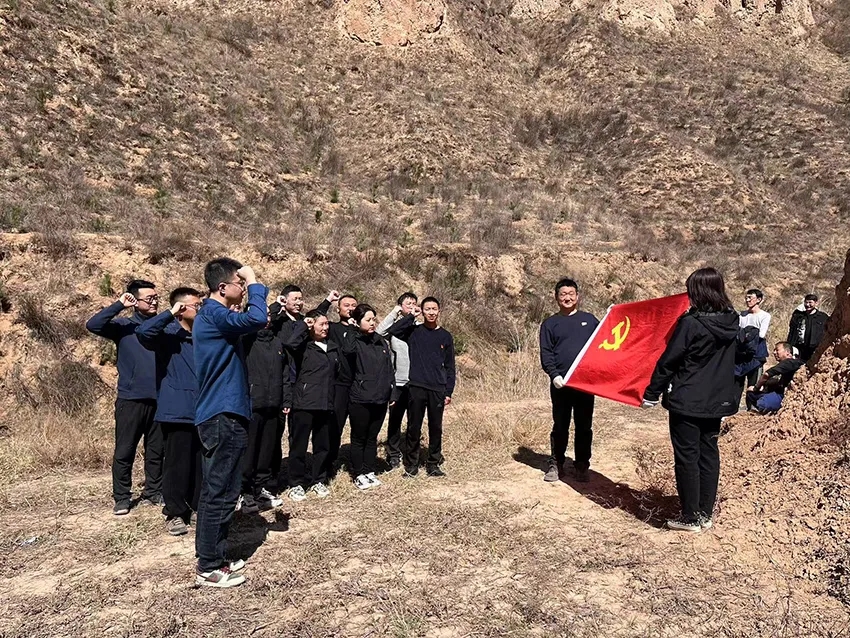 bevictor伟德开展义务植树活动(图3)