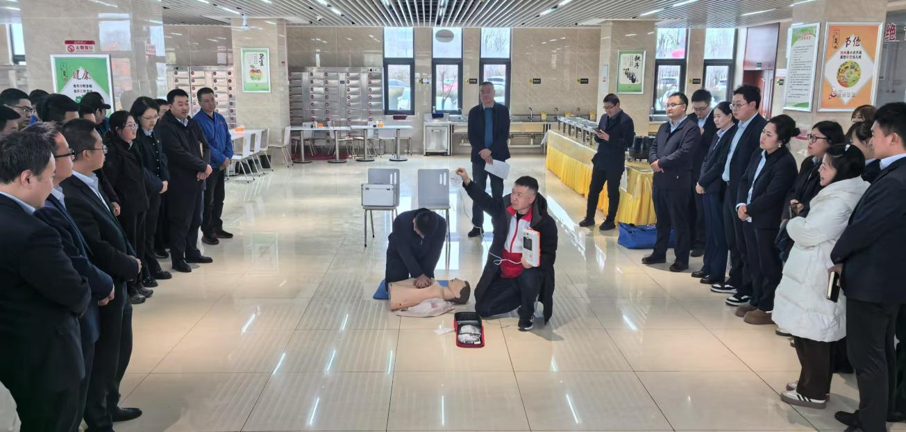 寒冬送温暖 真情暖人心——市红十字会机关党支部与bevictor伟德公司党委联合开展主题党日活动(图3)